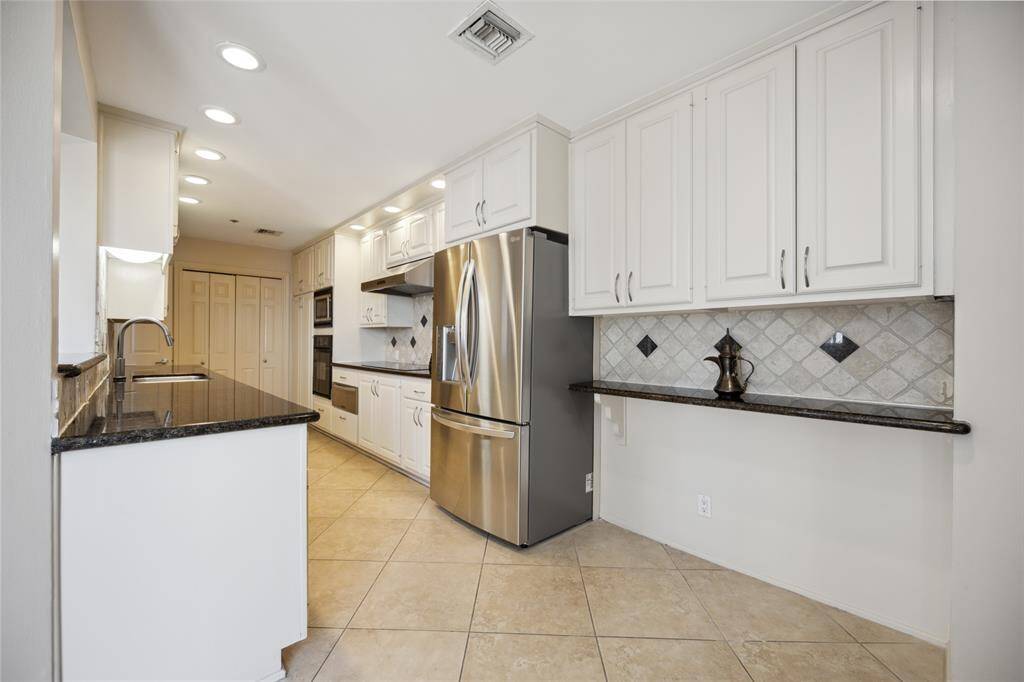 Updated stainless steel appliances, induction cooktop, and granite countertops