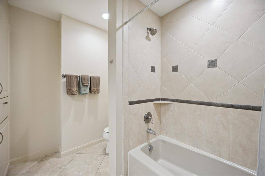 Combination bathtub and shower