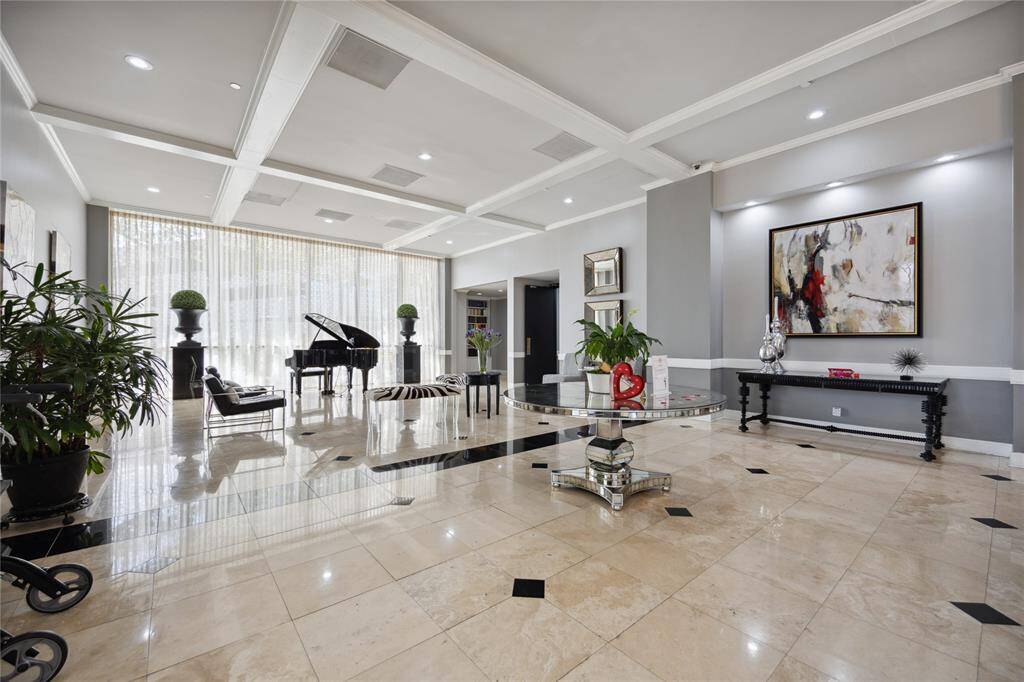 Large inviting spaces to relax or meet guests