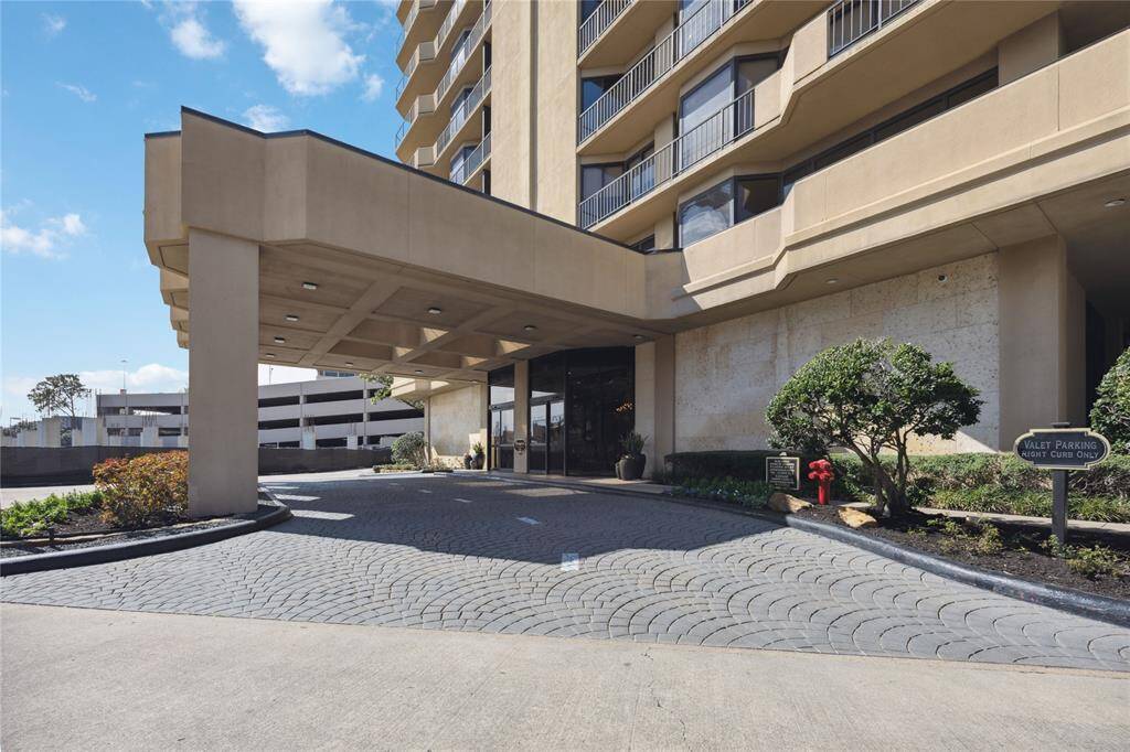 Covered entry to building and free valet parking
