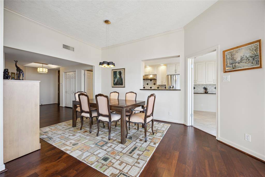 Dining area perfectly placed between kitchen and living areas