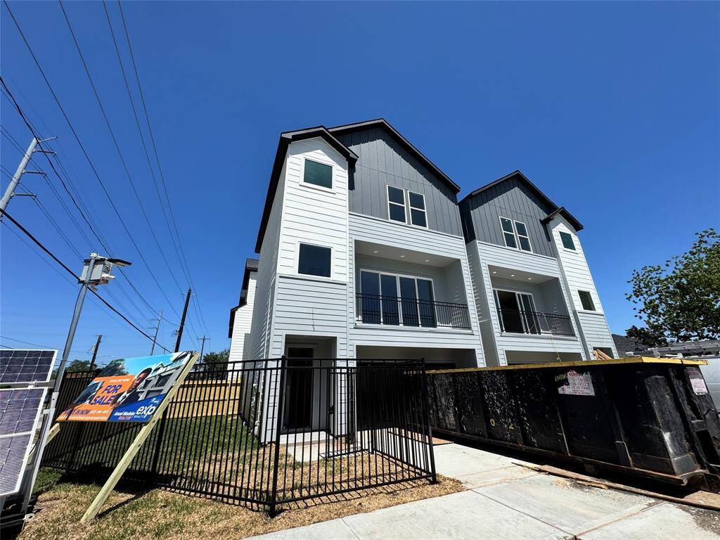 Corner piece with spacious outdoor patio