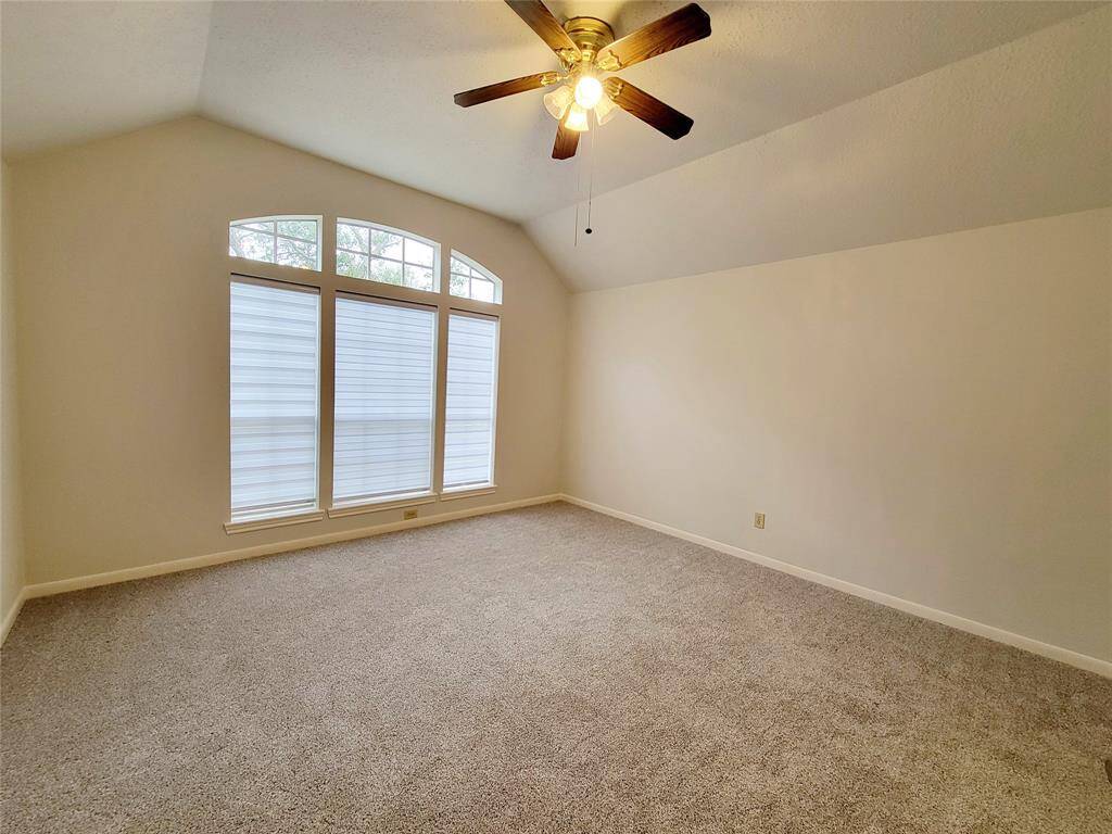 New carpet&pad. New blinds.