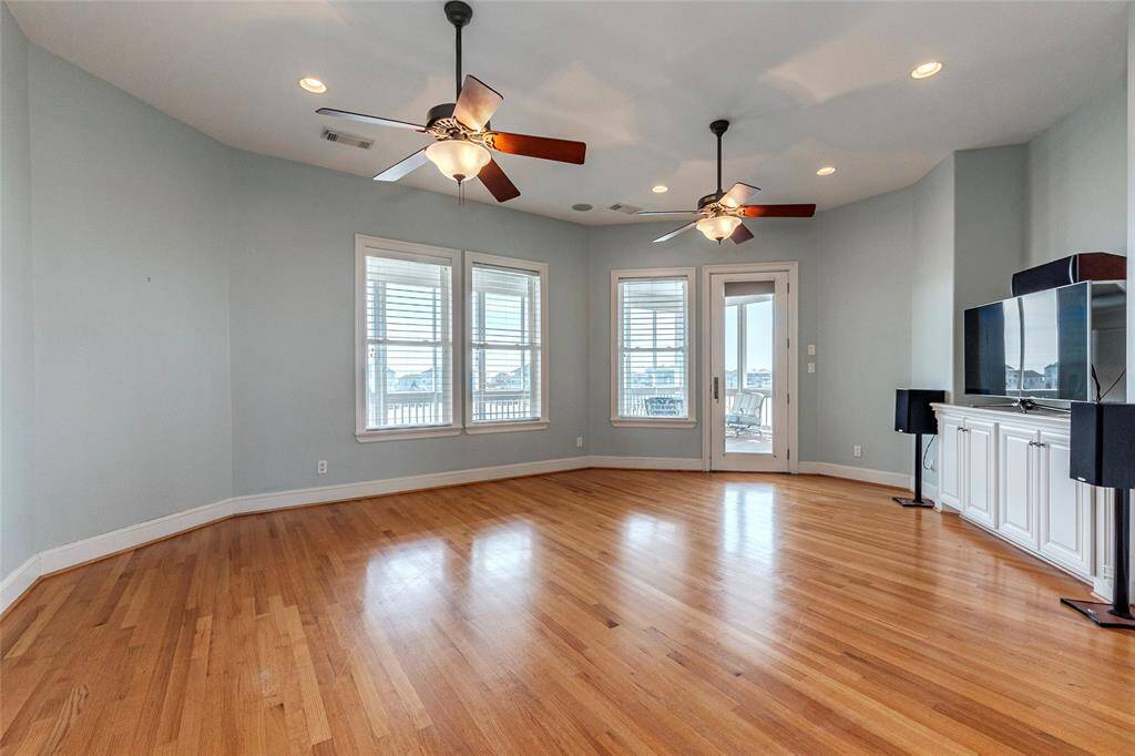 second living area or flex space with access to sreened deck