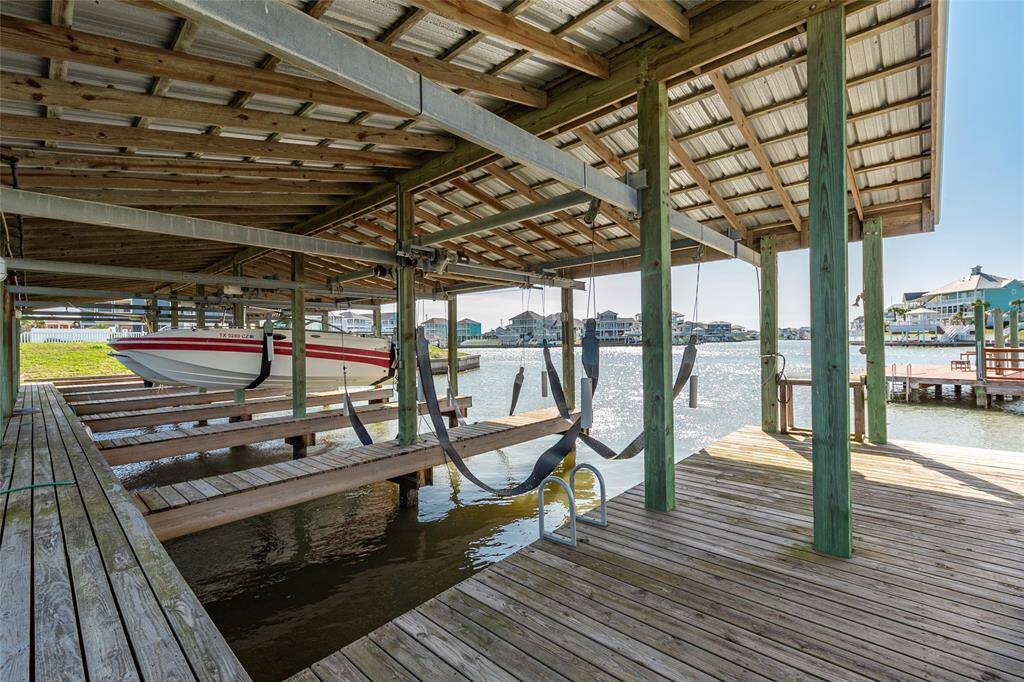 boat slip Adjicent to house