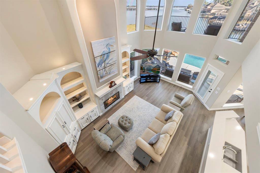 This stunning living room offers panoramic views through floor-to-ceiling windows, drenching the space in natural light.