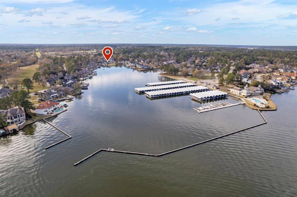 Nestled in the picturesque marina cove of Lake Conroe, this stunning Bentwater home offers safety and serine water for play or relaxation.