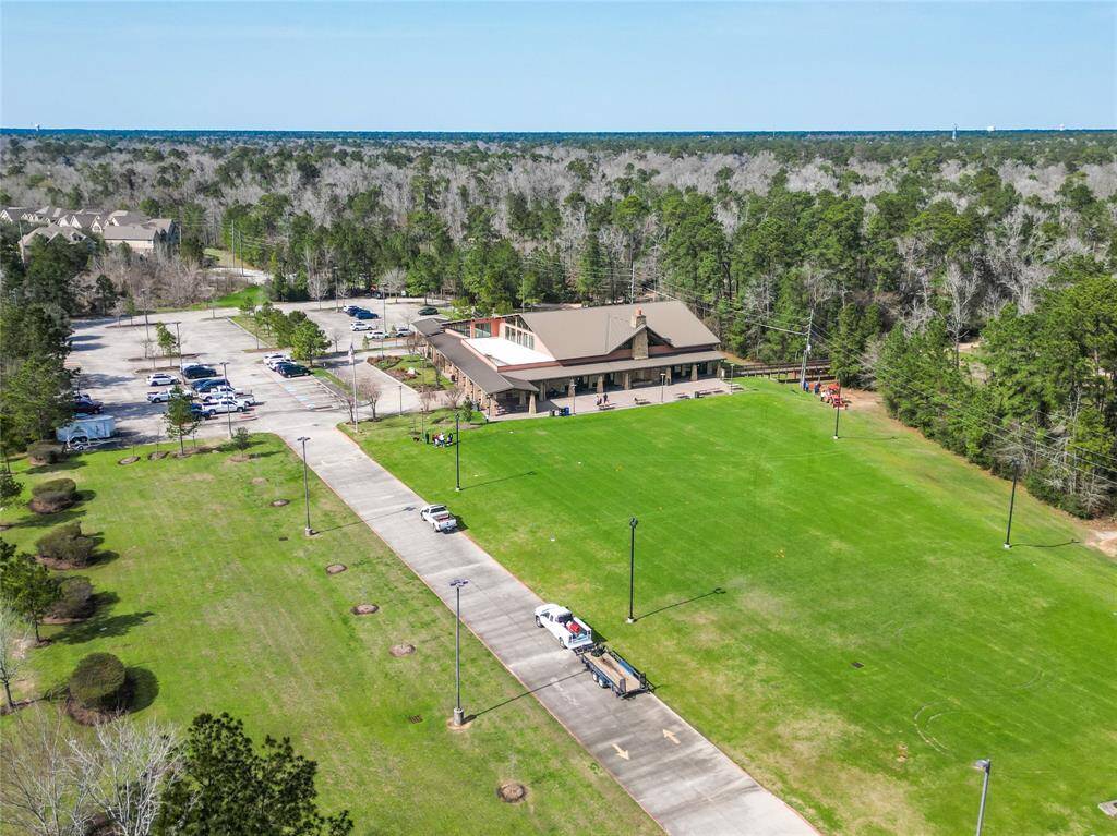 Ideal for gatherings and outdoor activities, it offers a serene, natural environment.