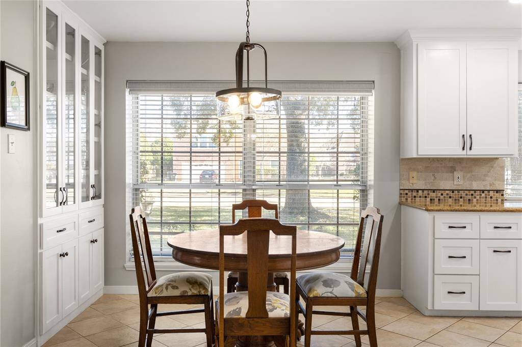 Breakfast Room