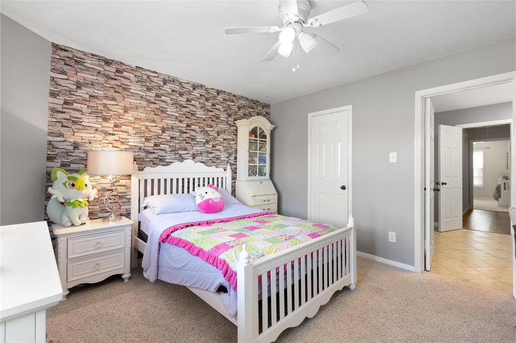 Secondary bedroom