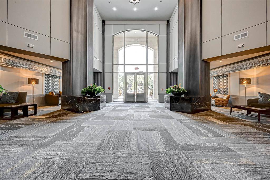 Your guests will be WOWED by the huge Foyer. 24/7 Concierge.