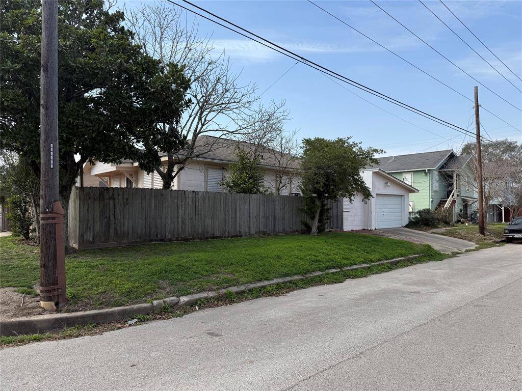 Great corner lot!