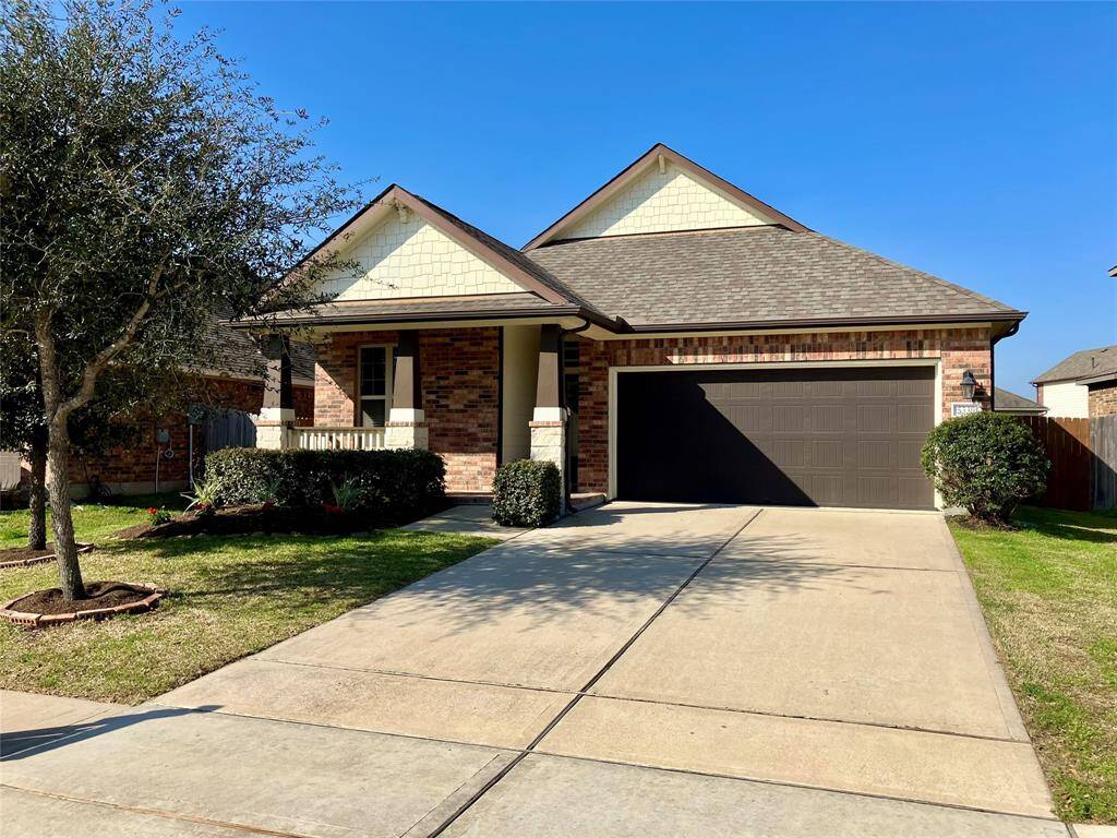WELCOME TO 5339 SILVER LEDGE IN BEAUTIFUL KING CROSSING!