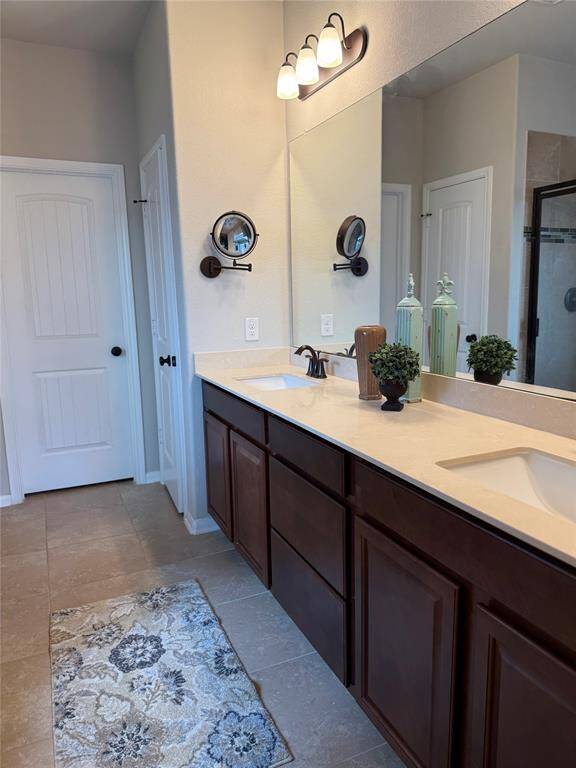 PRIMARY DOUBLE SINKS