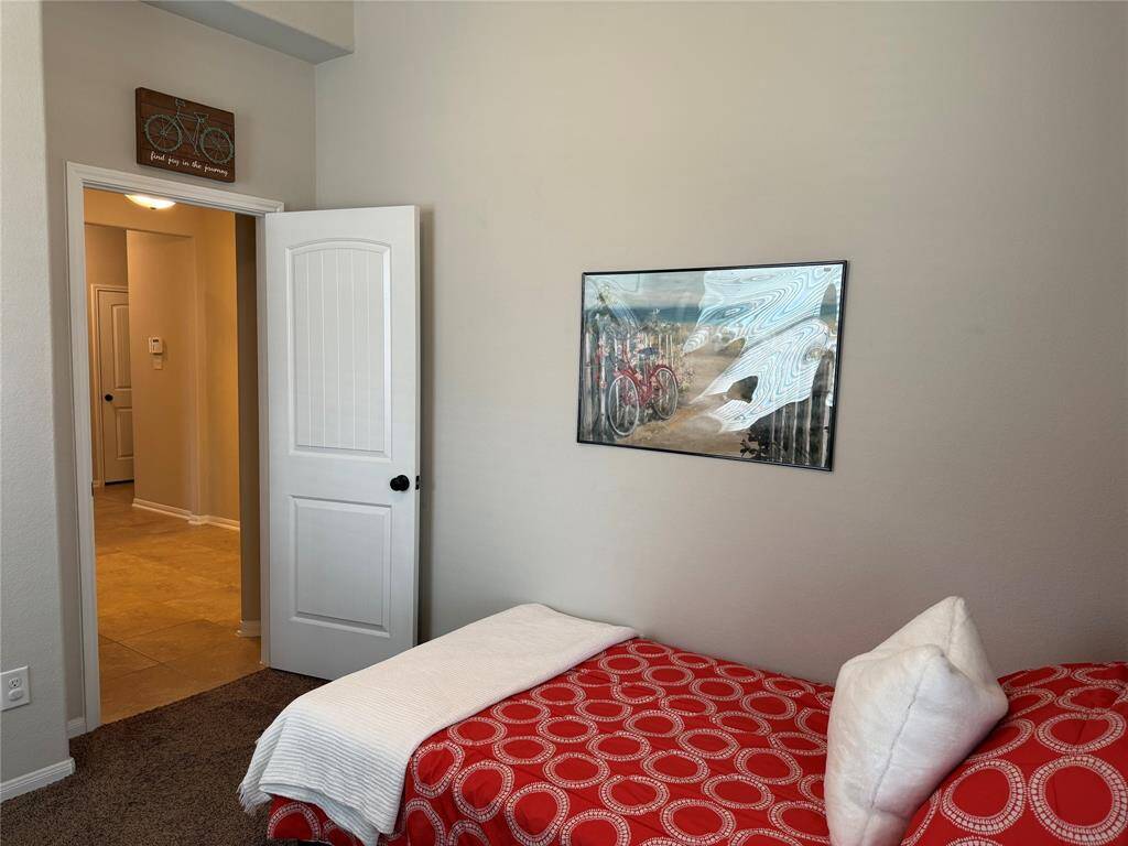 FRONT ENTRYWAY BEDROOM 1