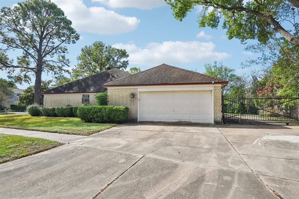 Garage, and a super large driveway!!! Additon to front circle driveway.