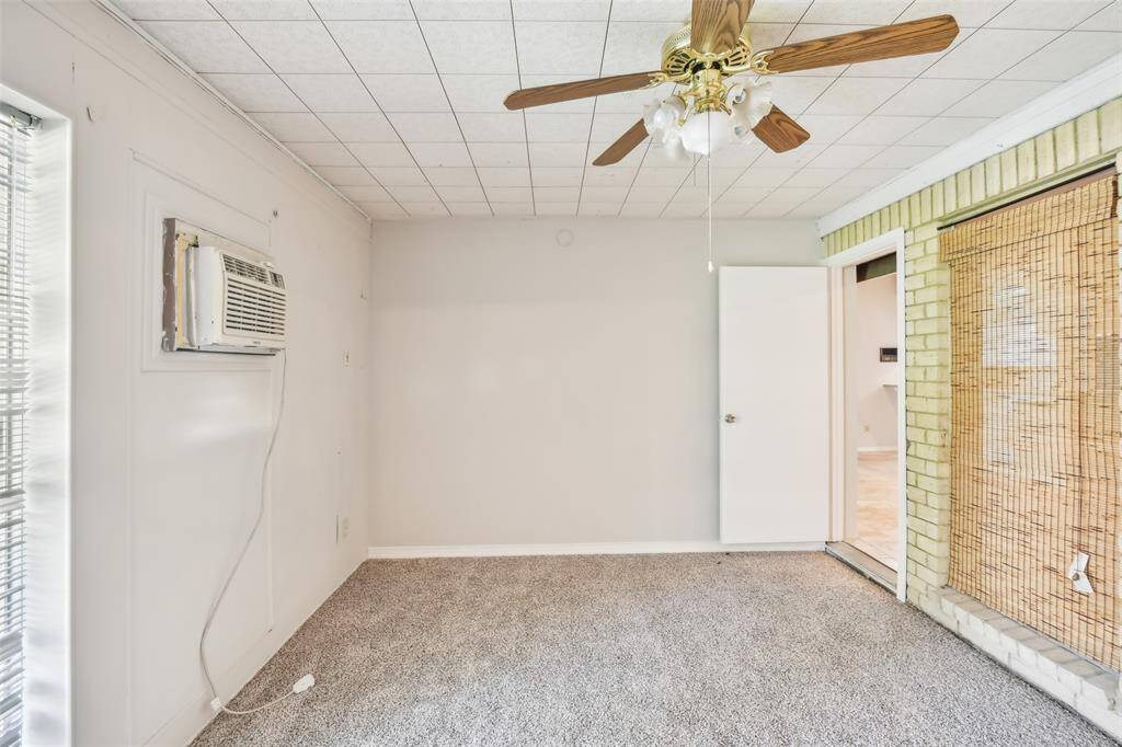 Extra room/ Sunroom