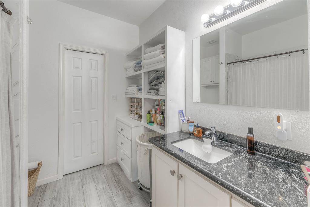 Master bathroom, granite counters