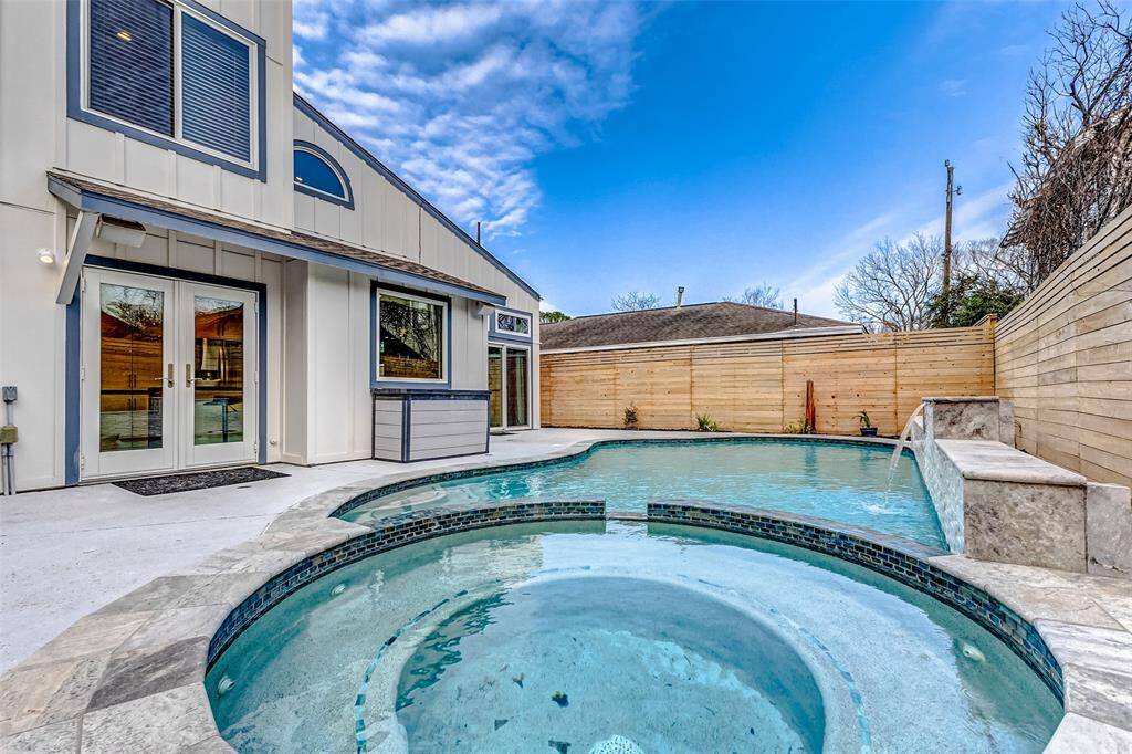 Imagine entertaining in this backyard oasis! Enjoy a modern pool and hot tub, beautifully updated in 2021. There is a lovely grass courtyard in the front.