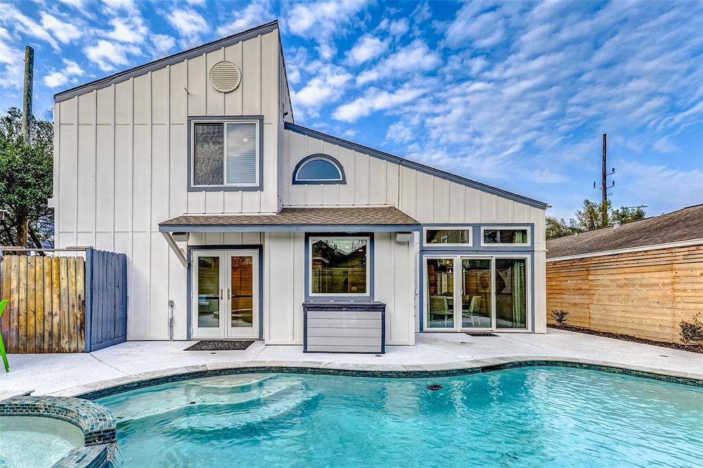 Experience this stunning backyard oasis in the Houston Heights, featuring a sparkling pool and an inviting hot tub. The perfect space for relaxation and entertaining.