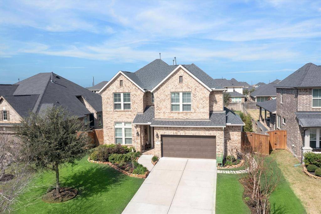 Discover 809 Stella Vista, a stunning home in the exclusive LakeHouse gated lake community.