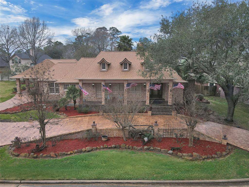 *Newer roof - class 3 high impact 150 mph wind & 1.5 inch hail resistant (40K).