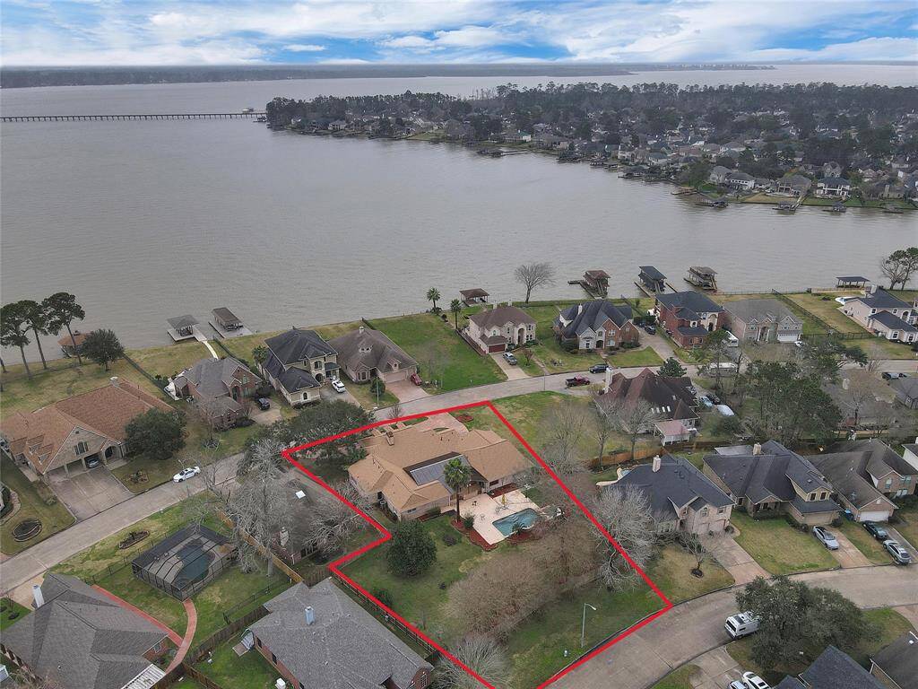 *4 lots are over a 1/2 acre (25,491 SQ. FT.). Two 5 ton A/C units are approx. 5 to 6 years old.