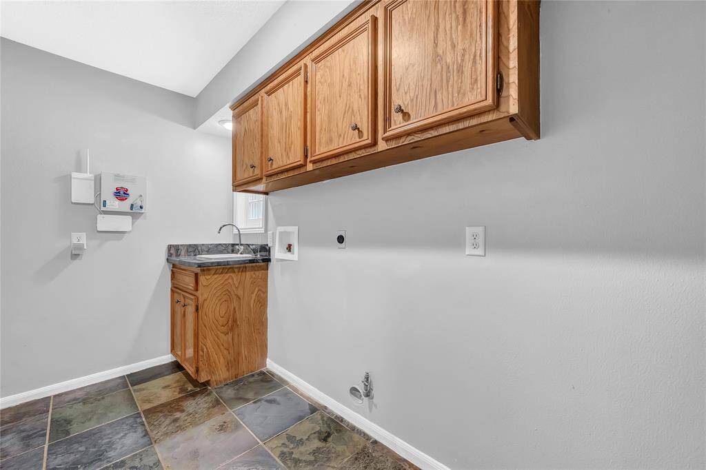 *ALL water lines replaced with PEX plumbing throughout house 2022 ($13,000). Large utility room (12X5) come with Fusion granite and sink.