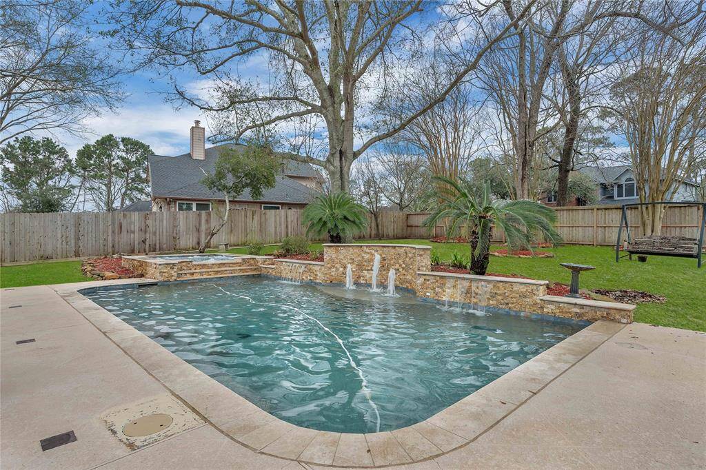 *Swimming pool comes with multiple water features.
