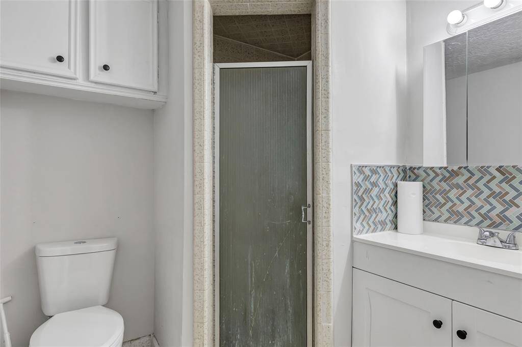 Garage APT bathroom