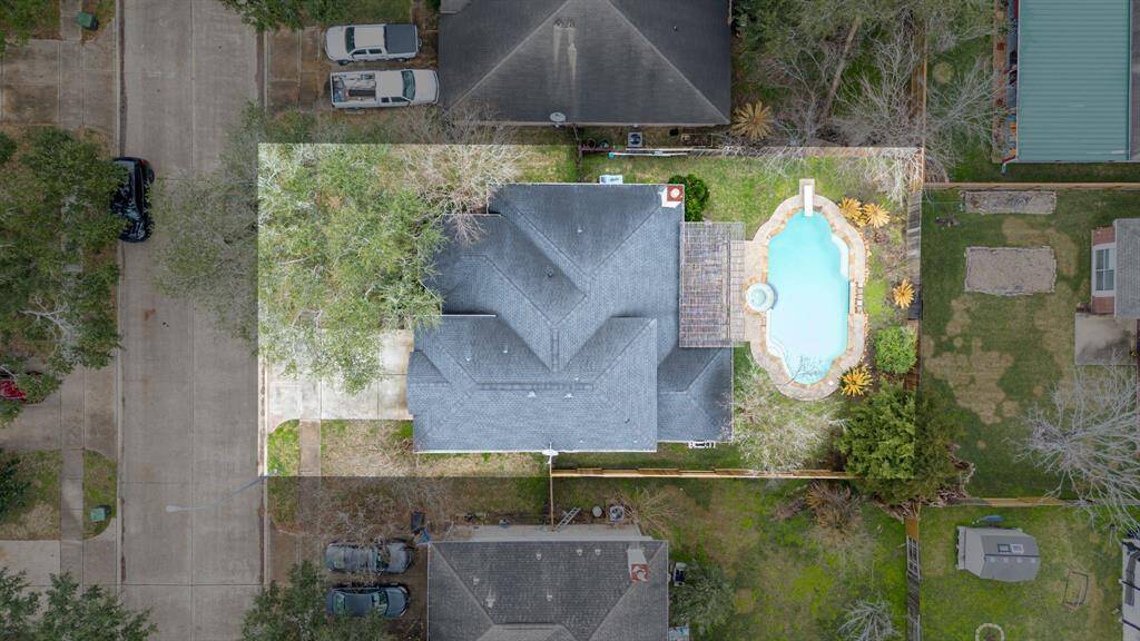 This home sits on a large lot with ample yard space in front and the back, lush landscaping and a well-maintained yard.  Plenty of space to accommodate guest parking and situated on a quiet cul-de-sac street in the Southdown community.