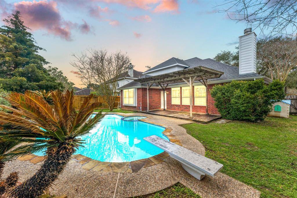 Come and see this spacious backyard, complete with a sparkling pool and inviting covered patio. There’s plenty of room for the kids to play and adults to relax, making it perfect for outdoor dining, patio furniture, BBQ get-togethers, and more. The possibilities are endless!