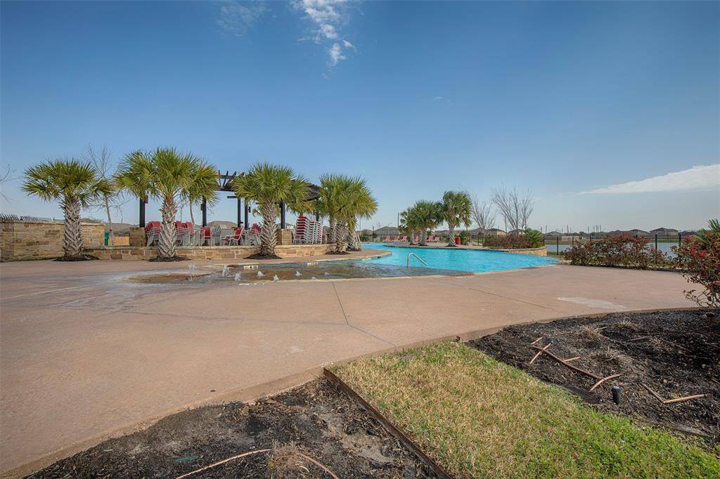 There is a fabulous recreation area with a beautiful pool that overlooks the lake.