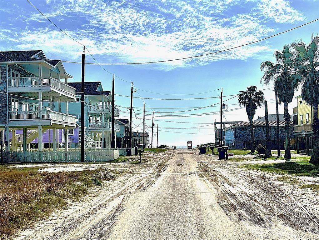 OCEAN AVE TOWARD BEACH