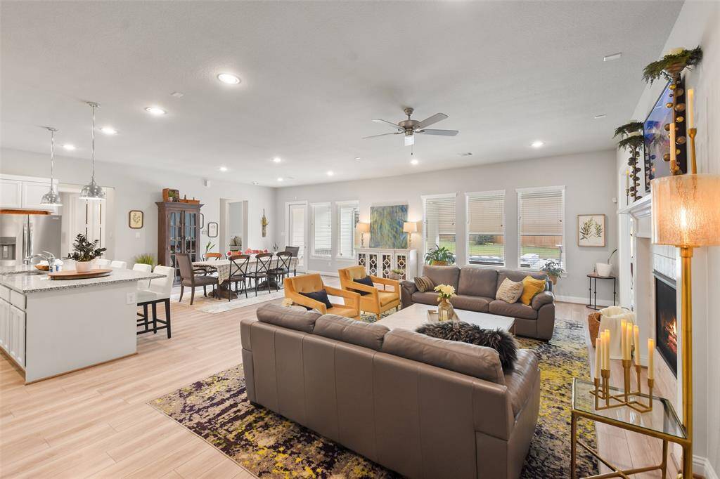 Cozy and yet still room for plenty of furniture.
