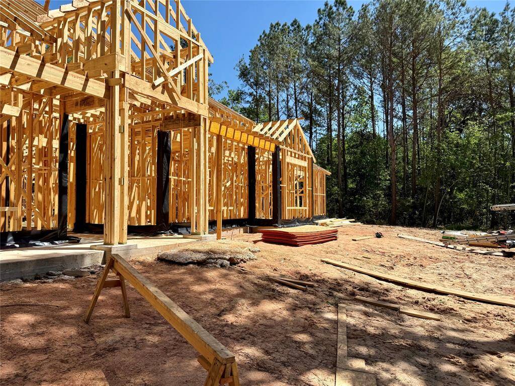 Looking along the front of the home to the right. Nice wooded lot with good privacy!