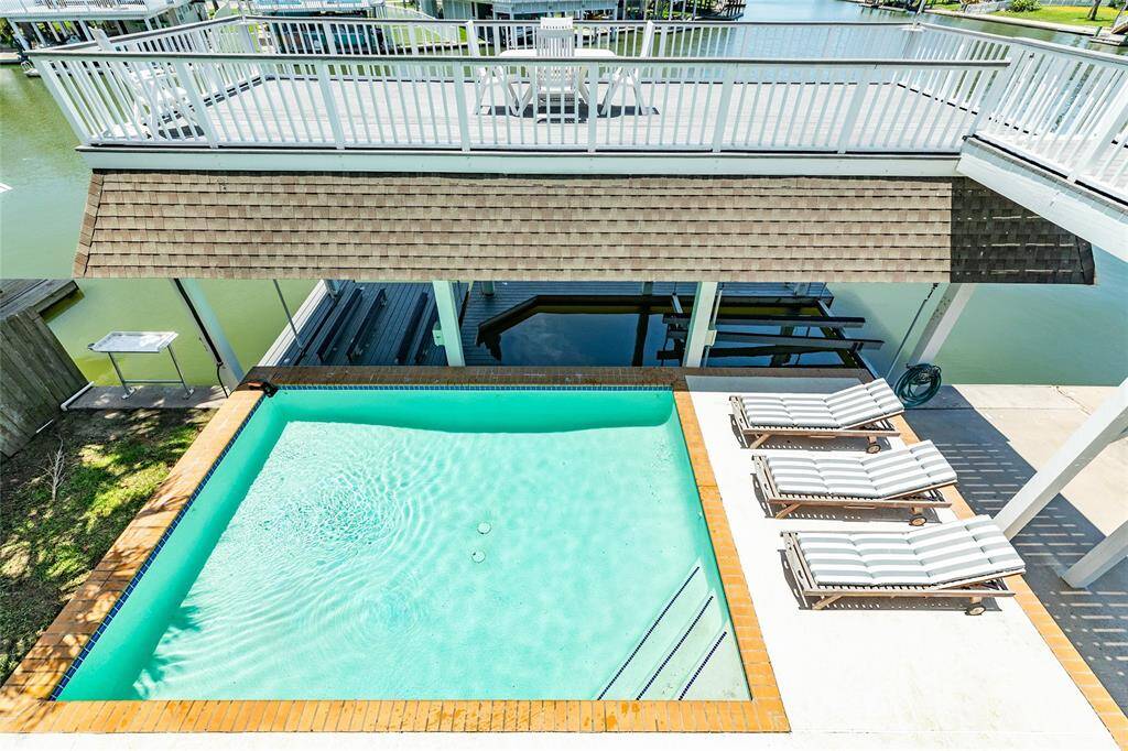 The pool is the perfect getaway at the end of the, beginning of the day, or any time of day, relax and unwind. You're on island time.
