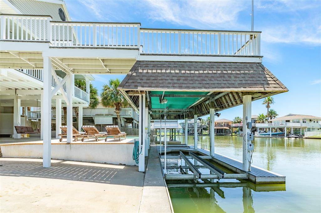 The view of the boat house from the EXTRA LOT.
