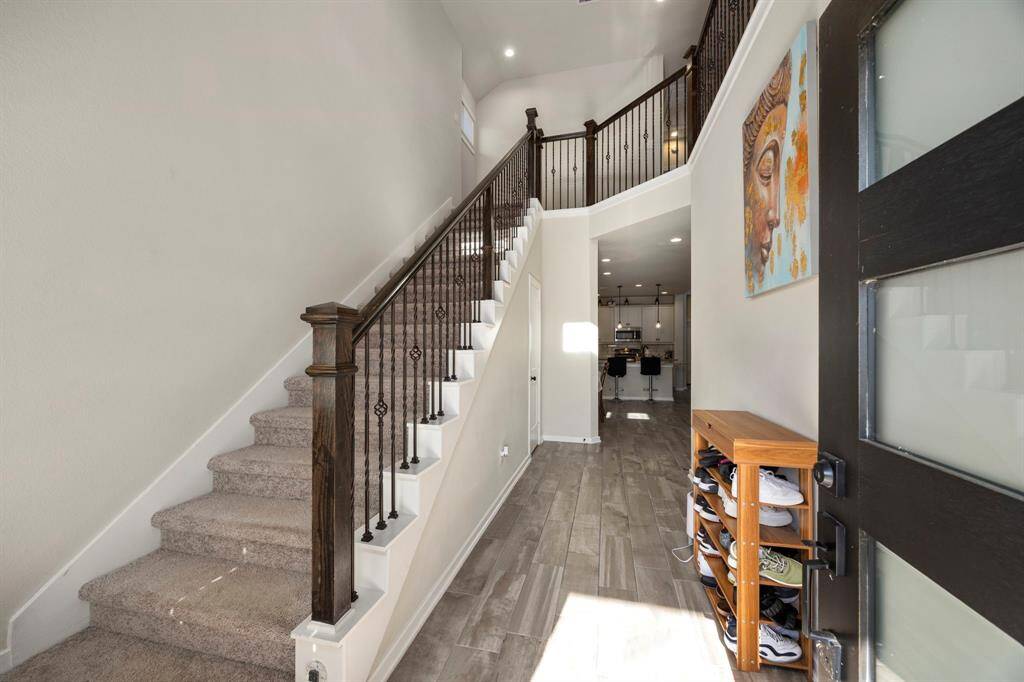 Large open entry way.