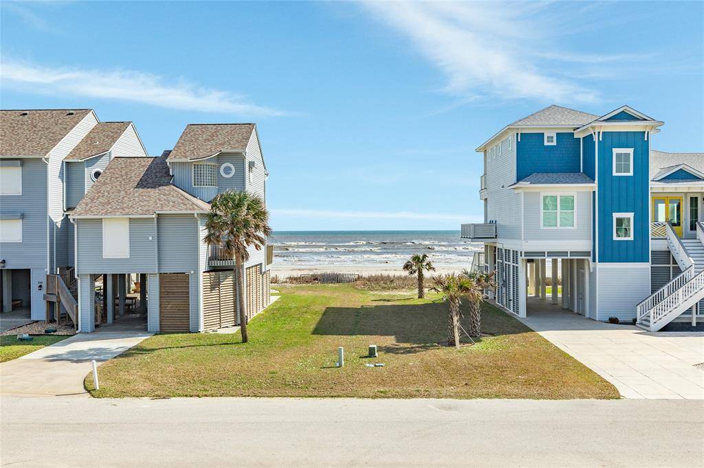 This shot shows the beauty of the Gulf directly in front of the property.