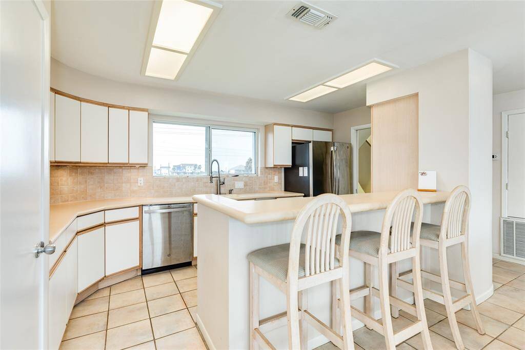 The kitchen is open to the family and dining areas and offers a clear line of sight to the Gulf while cooking or the Bay while washing up. Solid surface counters, stainless appliances, and a full pantry make this kitchen a delight to work in.