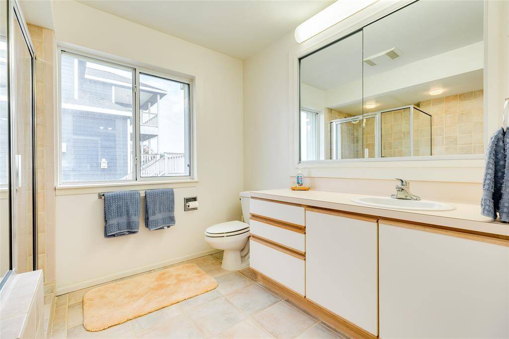 This is a view of the second sink in this Primary en-suite.