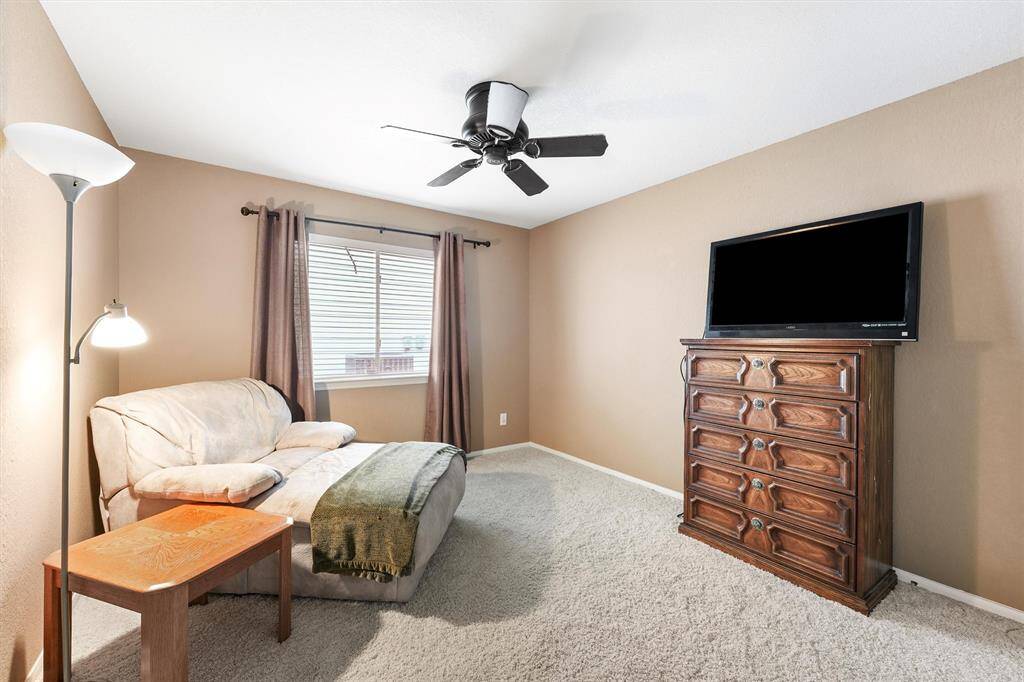 Great size secondary bedrooms.