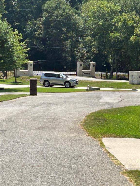 The lot is on the dead end street