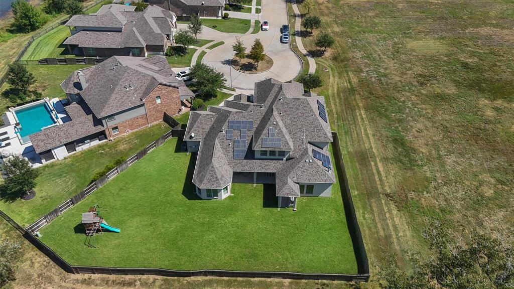 Another view of expansive backyard with open views, perfect for relaxation and recreation.