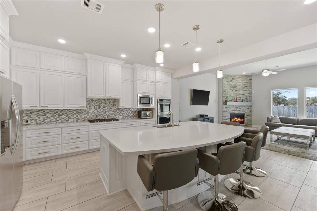 Experience the elegance and functionality of this stunning kitchen.