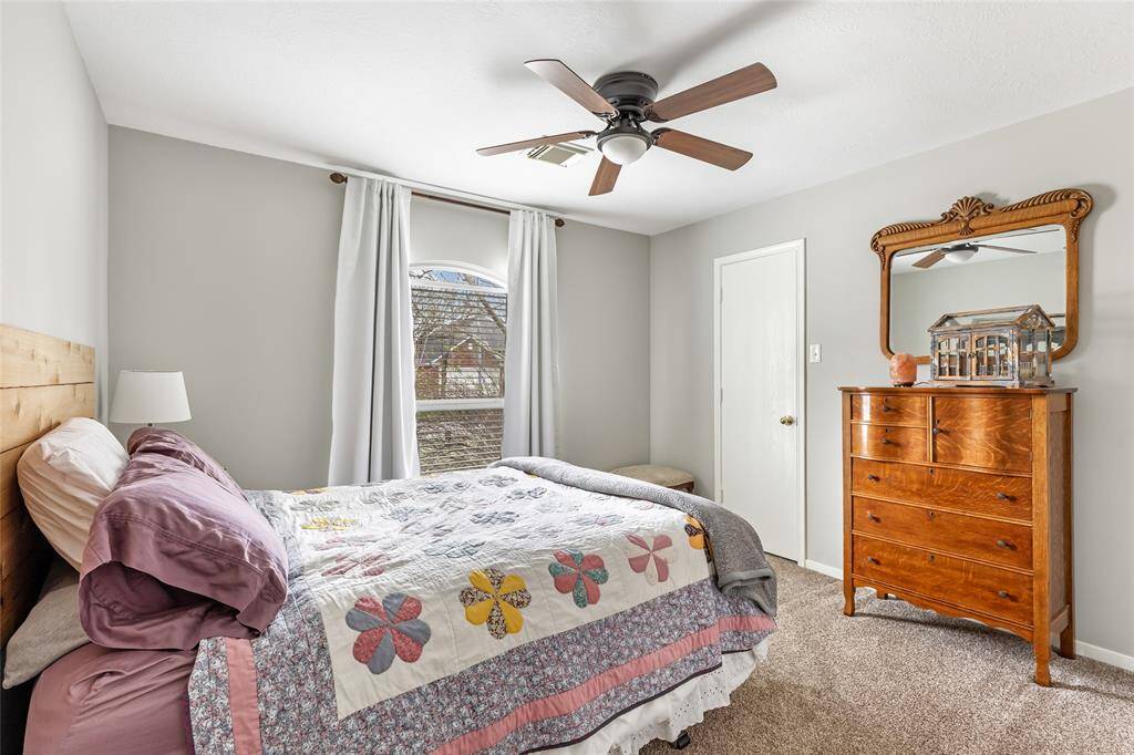 Cozy second bedroom