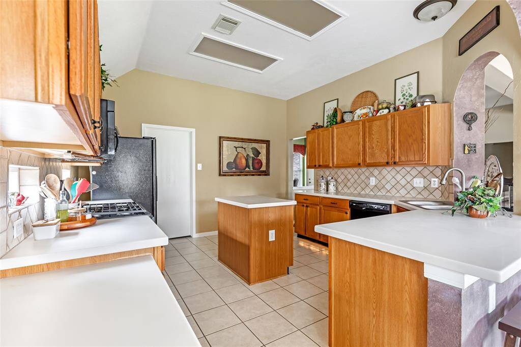 Spacious kitchen including island, sleep countertops and ample storage