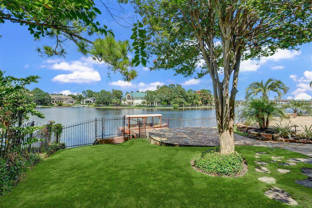 Breathtaking view of Lake Woodlands