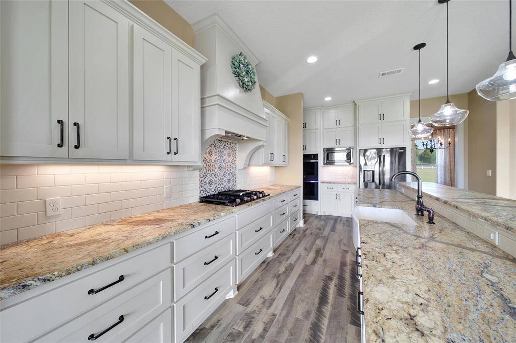 Plenty of counter and cabinet space